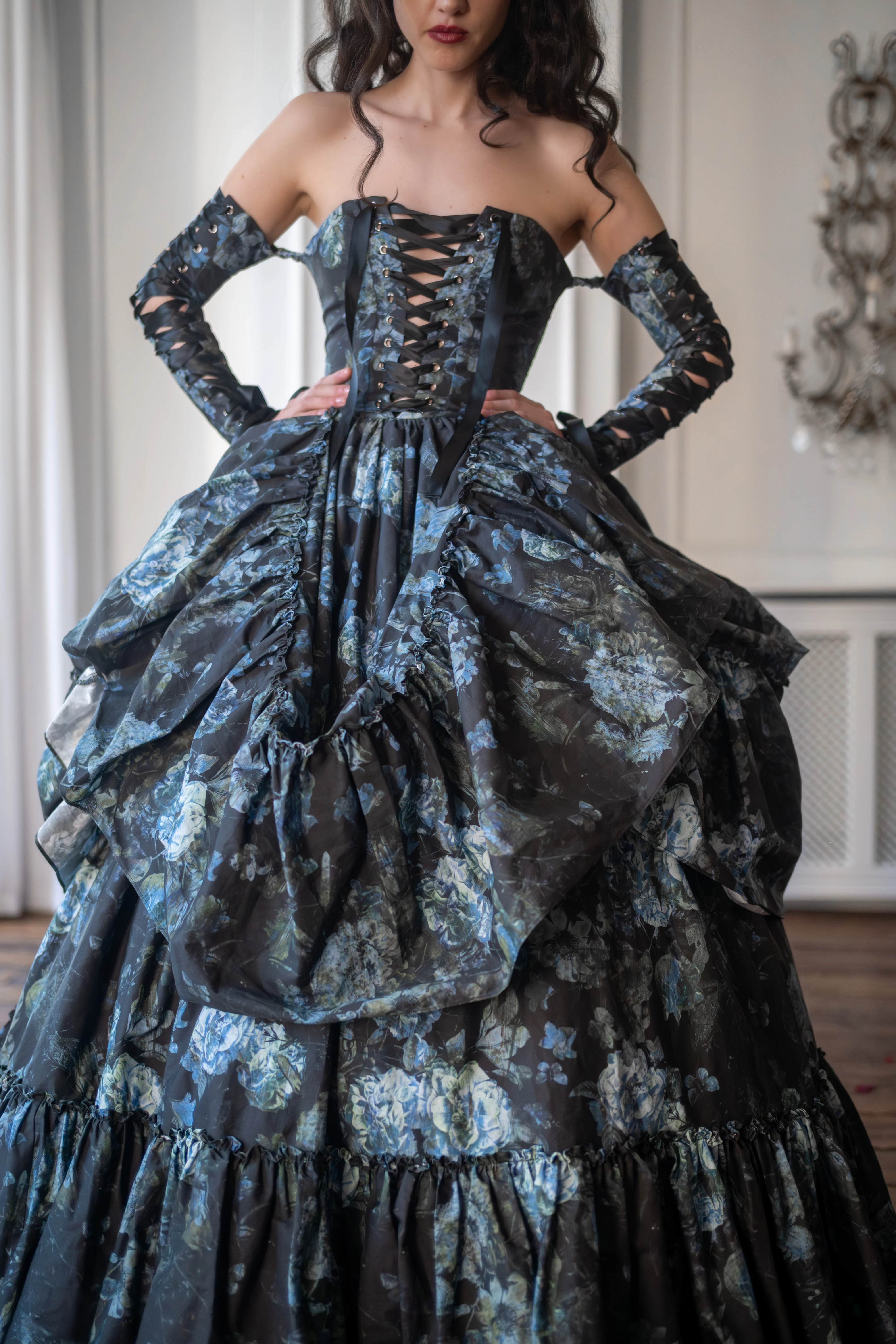Entwined Souls Carmilla Gown - Image 2